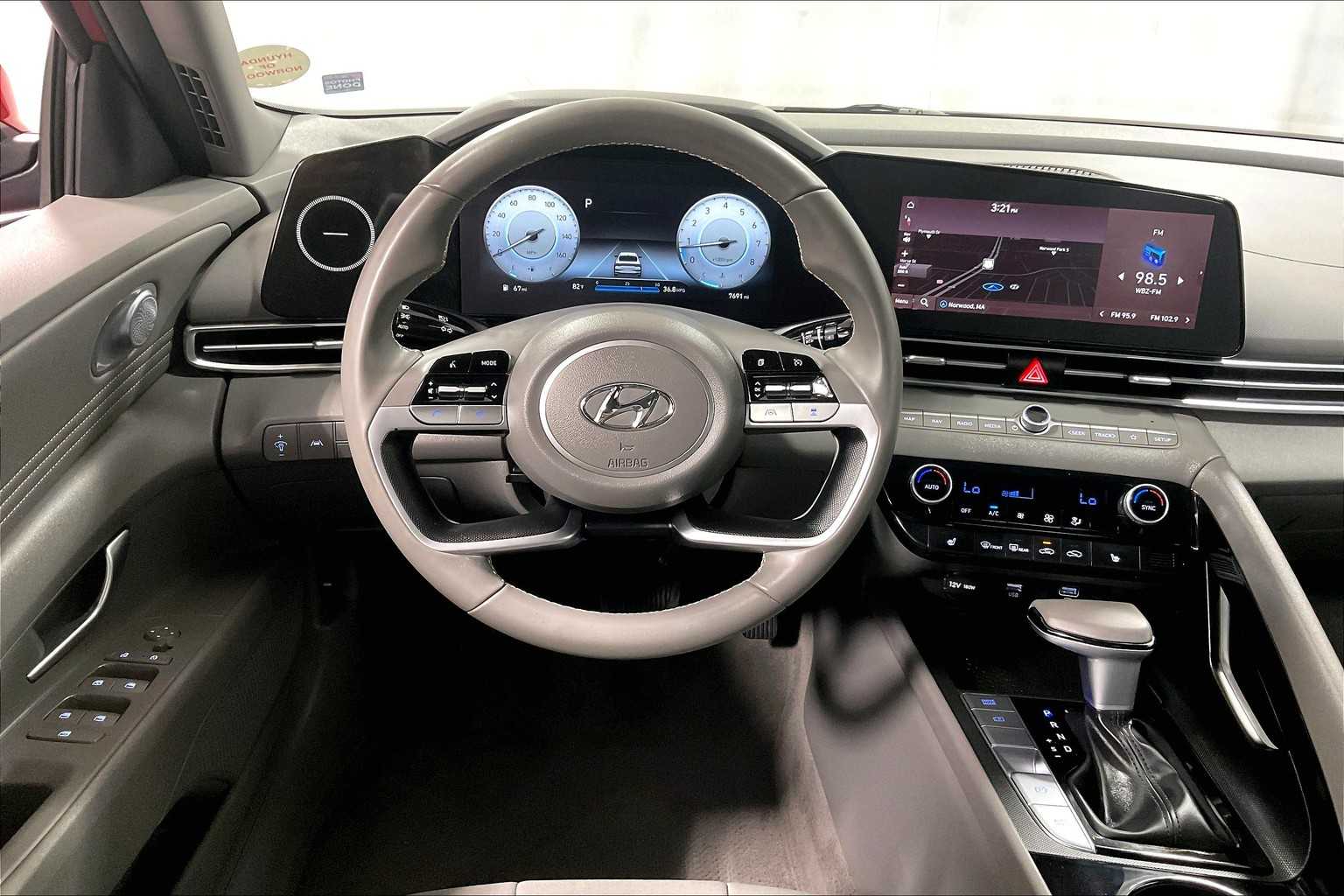 2023 Hyundai Elantra SEL - Photo 17