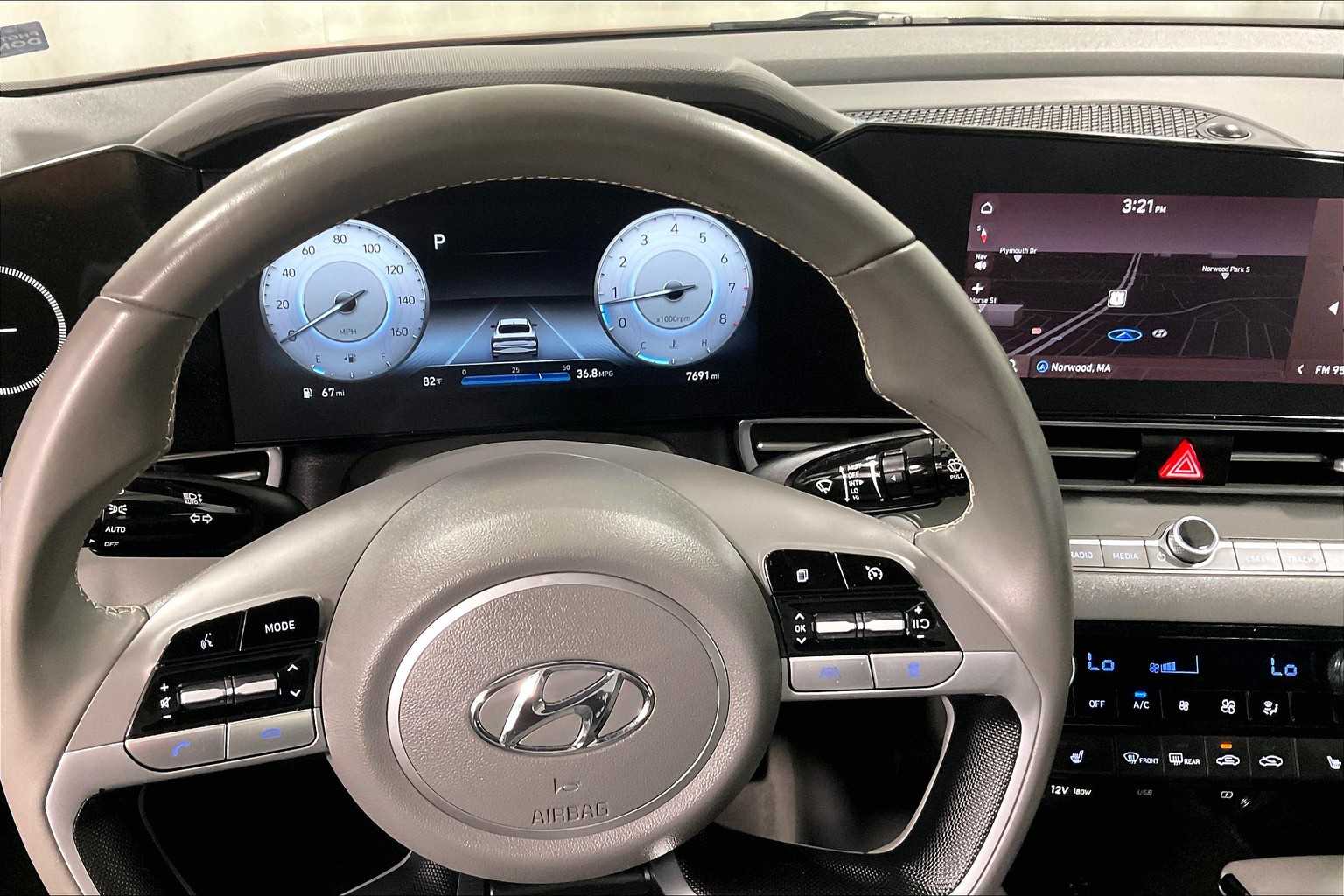 2023 Hyundai Elantra SEL - Photo 18