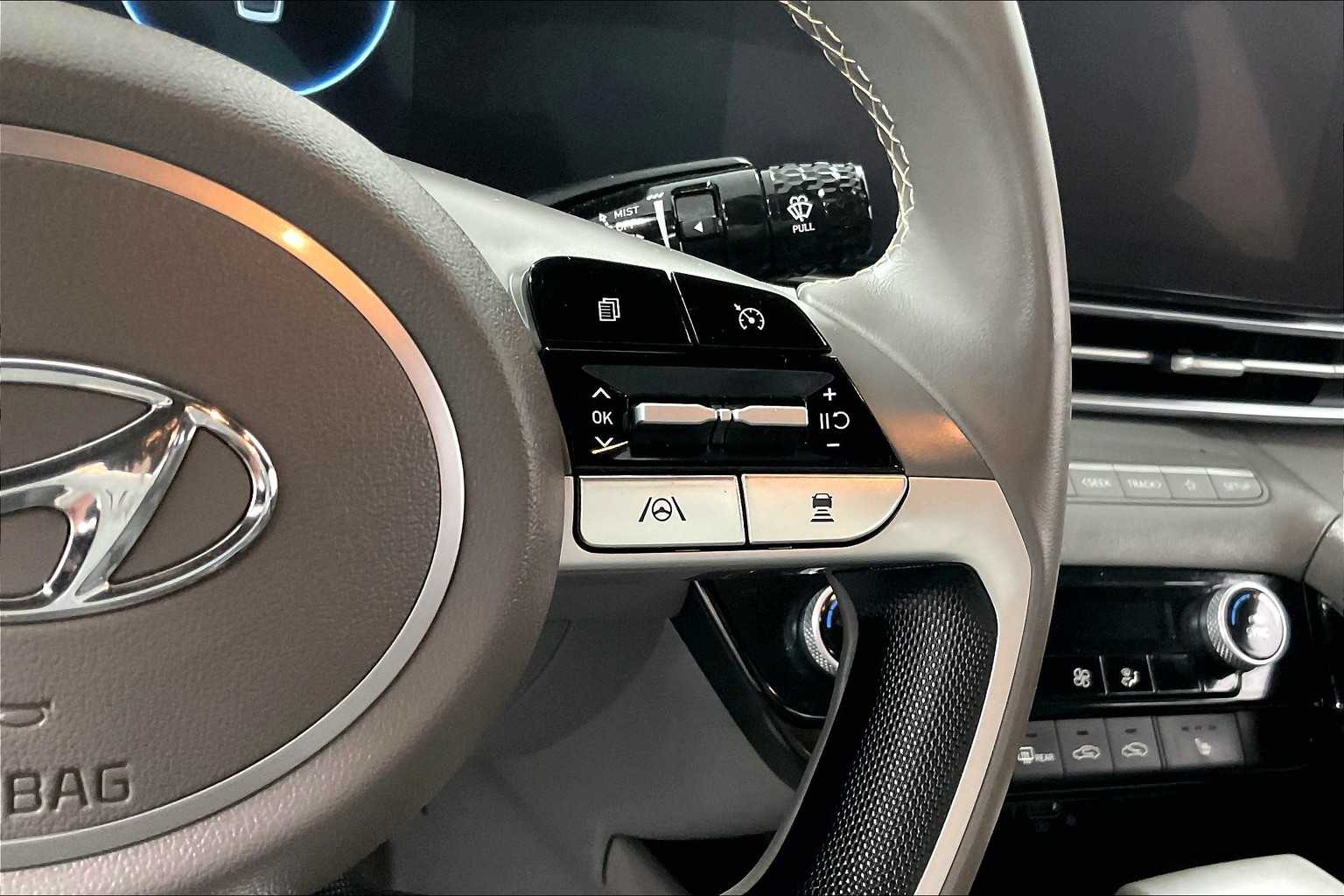 2023 Hyundai Elantra SEL - Photo 23