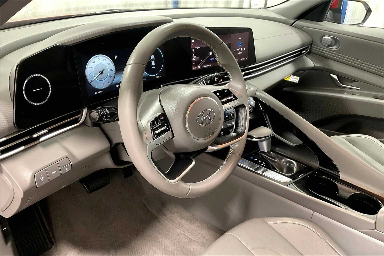 2023 Hyundai Elantra SEL - Photo 8