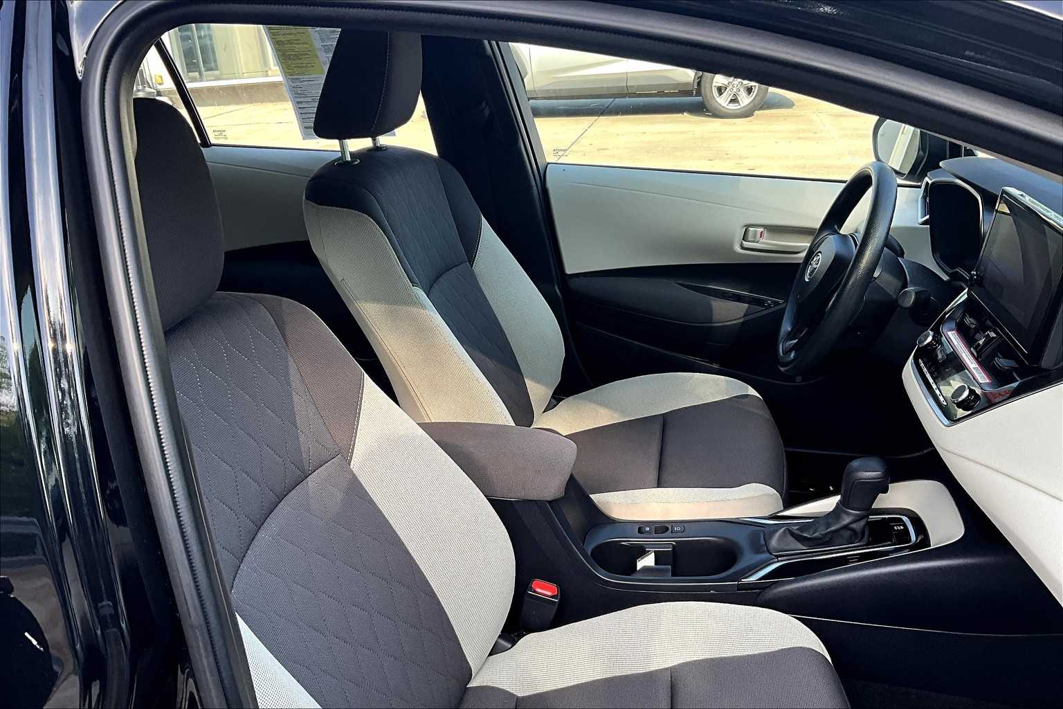 2024 Toyota Corolla LE - Photo 11