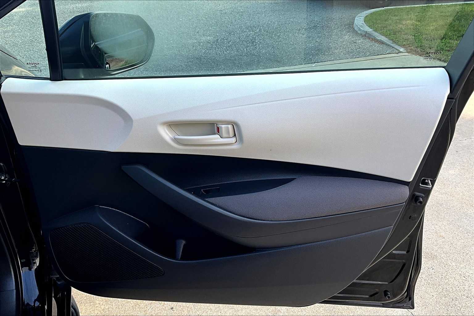 2024 Toyota Corolla LE - Photo 12