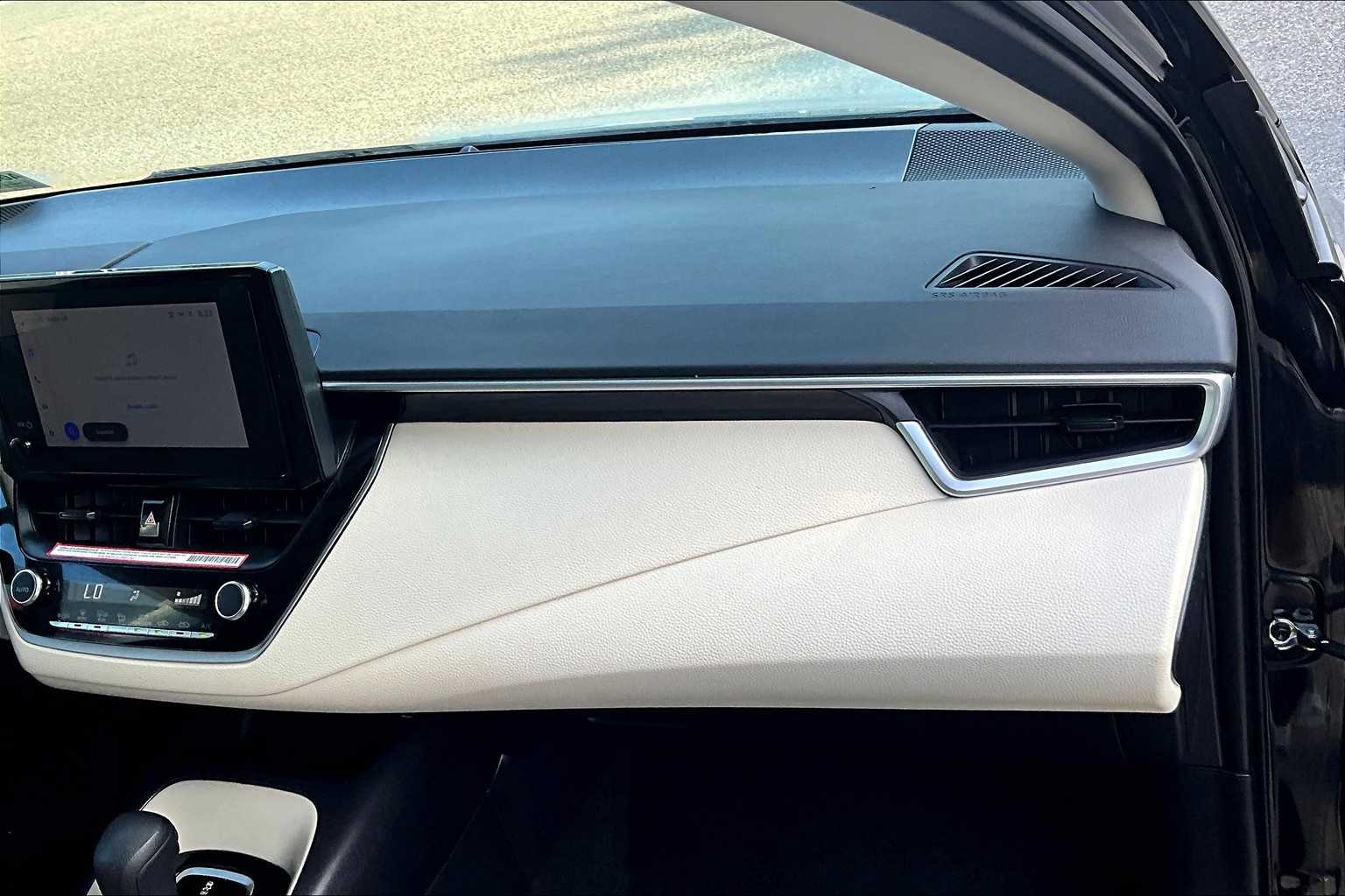 2024 Toyota Corolla LE - Photo 13