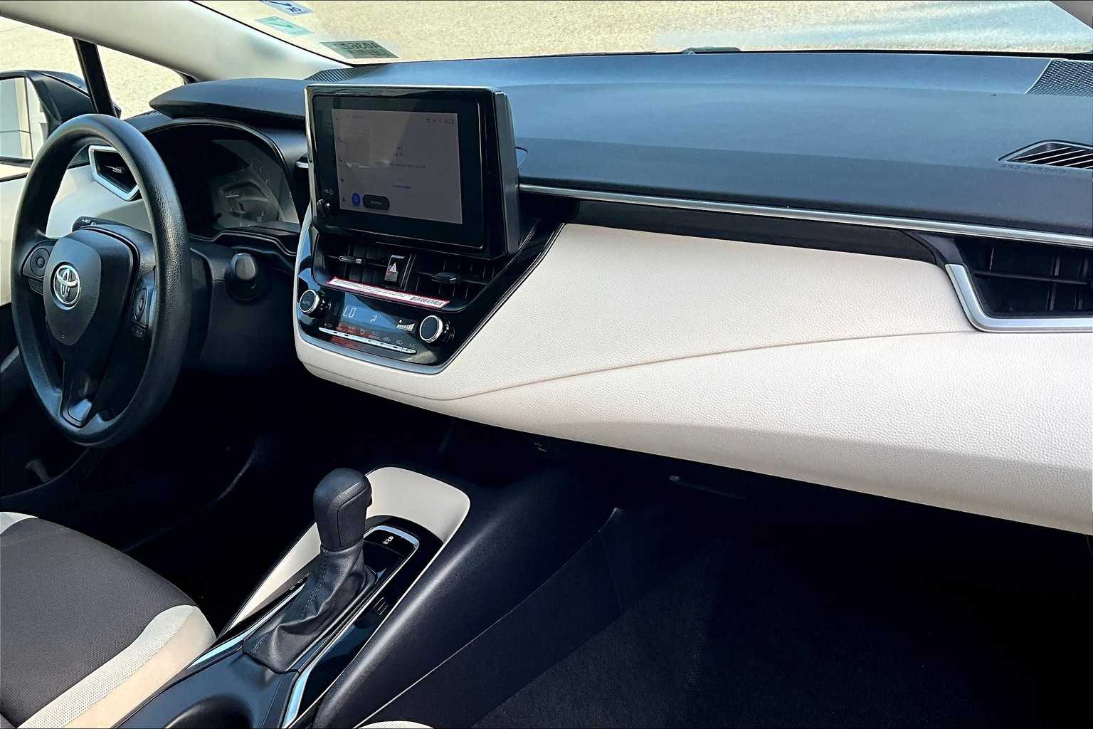 2024 Toyota Corolla LE - Photo 14
