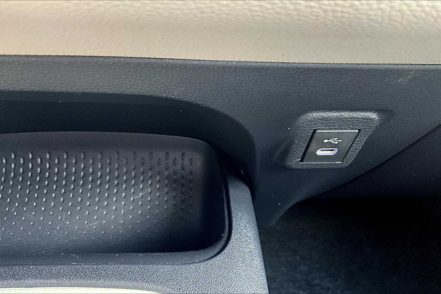 2024 Toyota Corolla LE - Photo 25