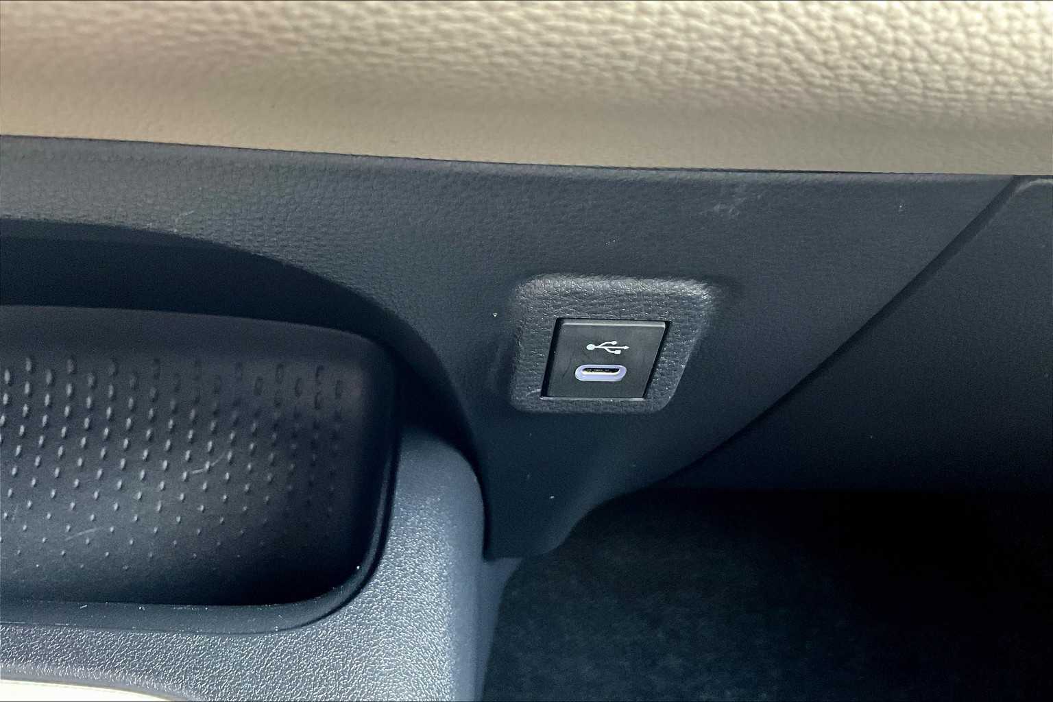 2024 Toyota Corolla LE - Photo 26