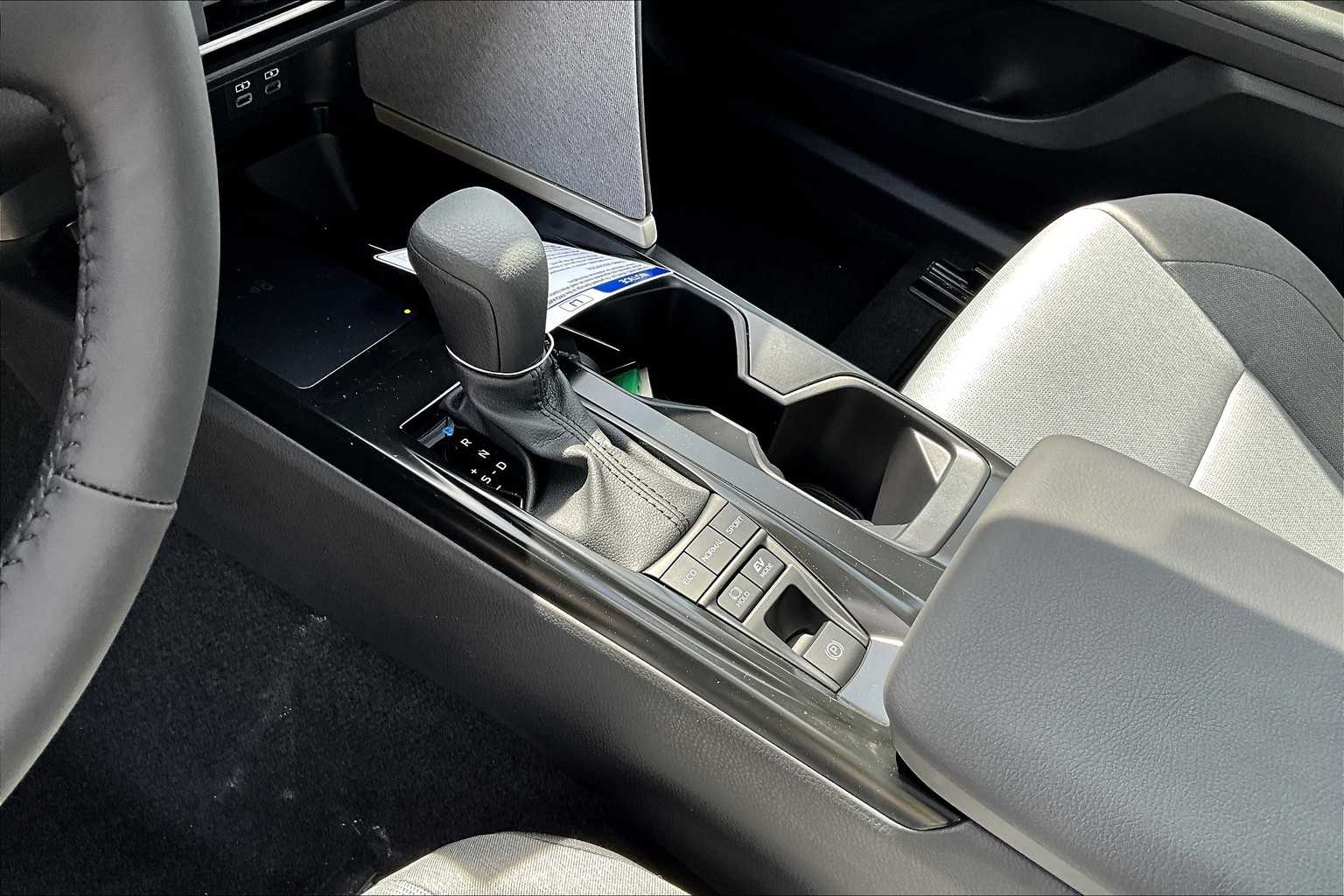 2025 Toyota Camry LE - Photo 14