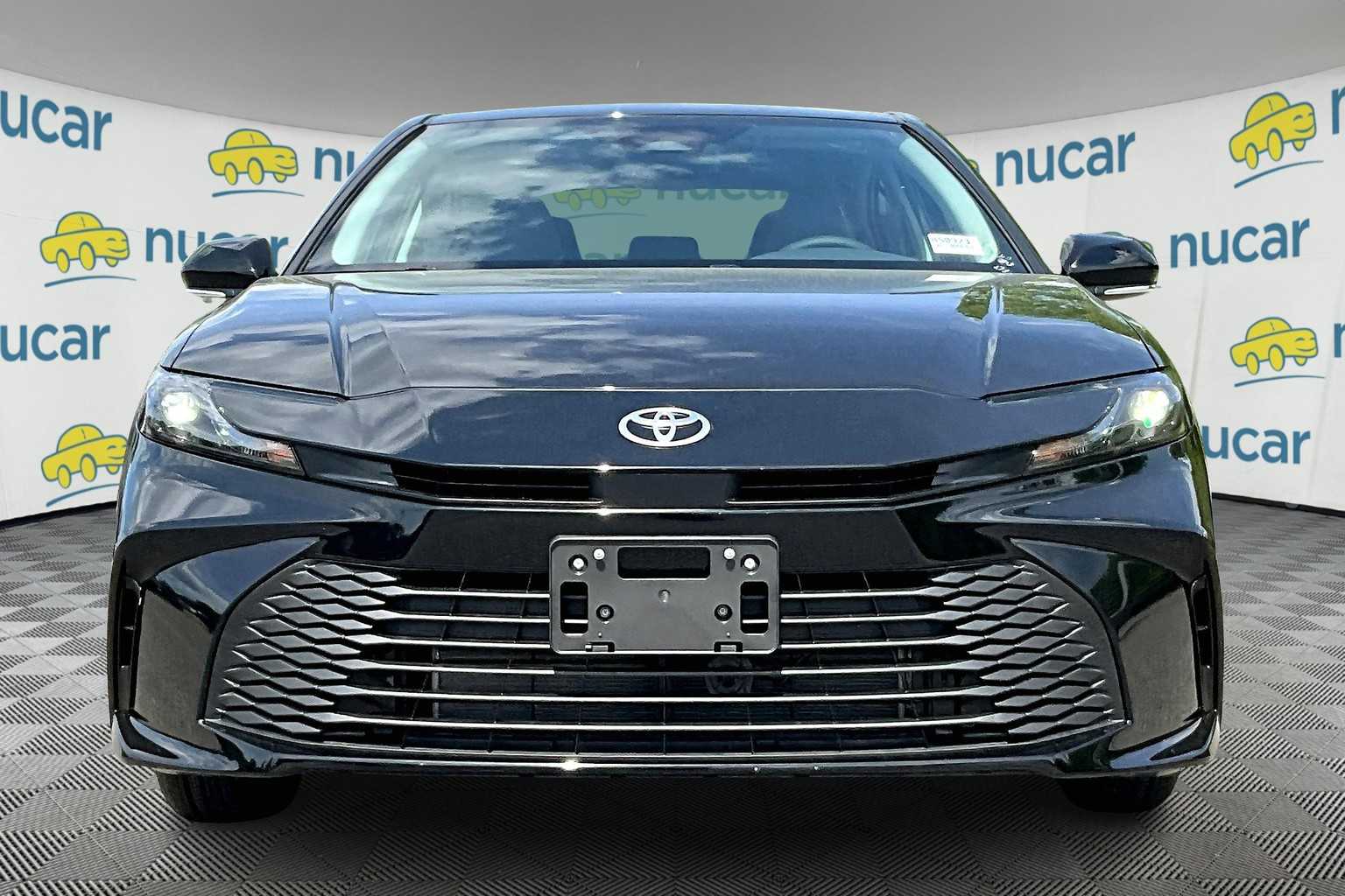 2025 Toyota Camry LE - Photo 3
