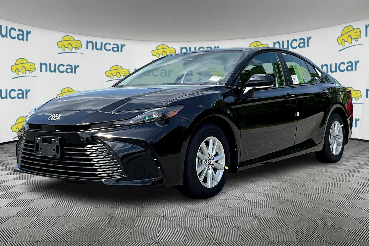 2025 Toyota Camry LE - Photo 4