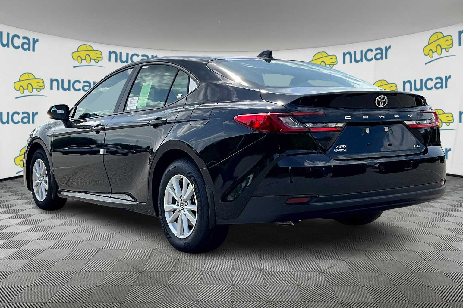 2025 Toyota Camry LE - Photo 5