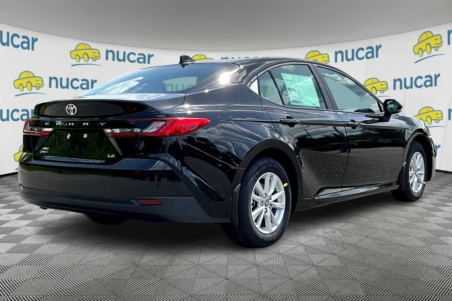 2025 Toyota Camry LE - Photo 7