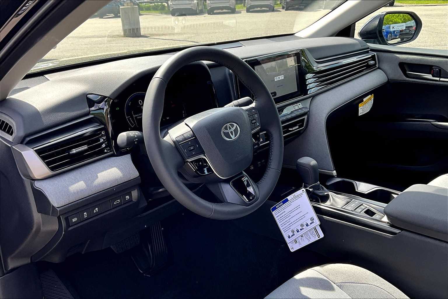 2025 Toyota Camry LE - Photo 9