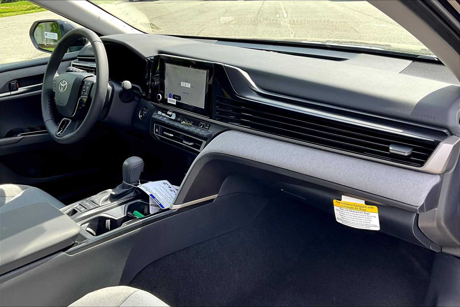 2025 Toyota Camry LE - Photo 10
