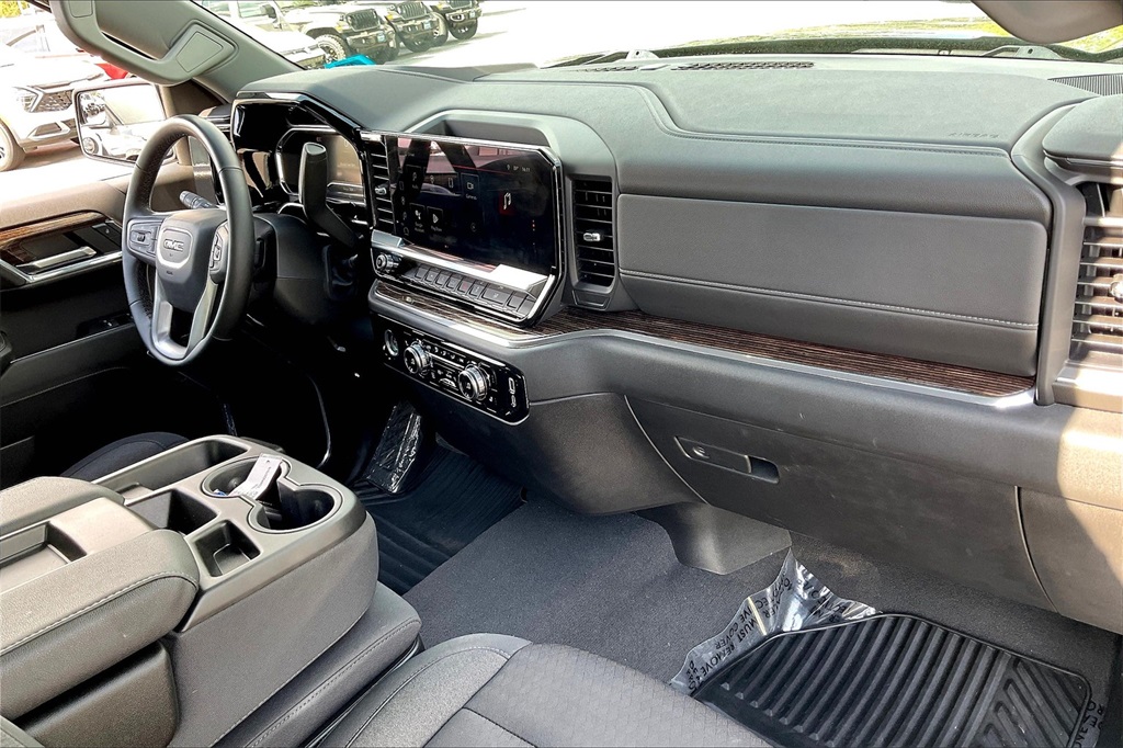 2024 GMC Sierra 1500 Elevation - Photo 13