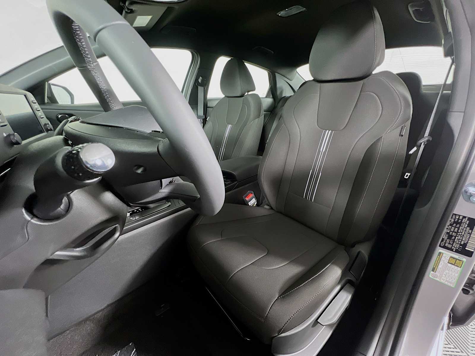 2025 Hyundai Elantra SEL Sport - Photo 12