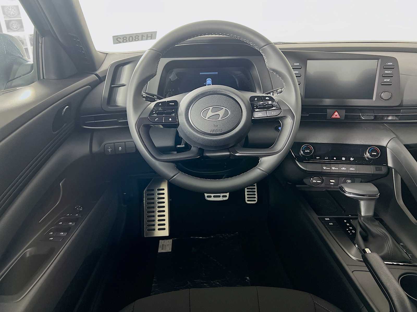 2025 Hyundai Elantra SEL Sport - Photo 14