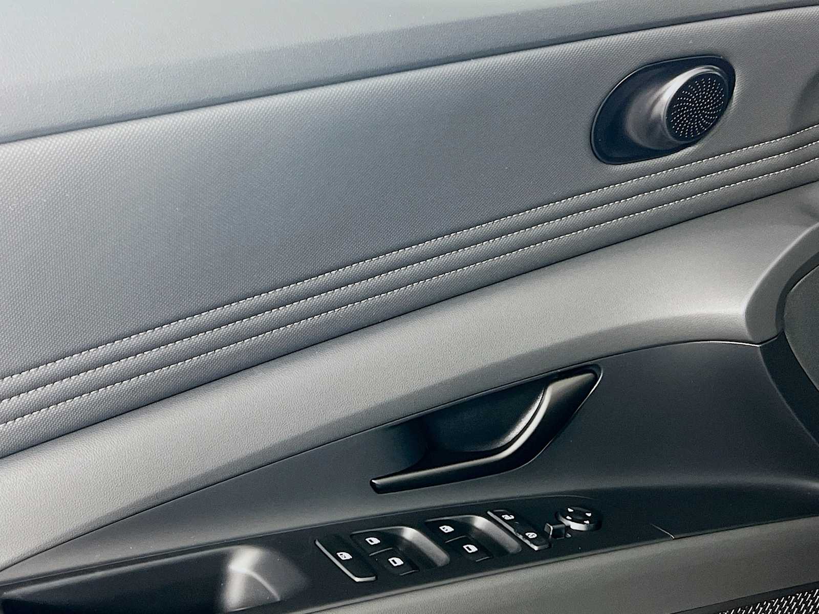 2025 Hyundai Elantra SEL Sport - Photo 15