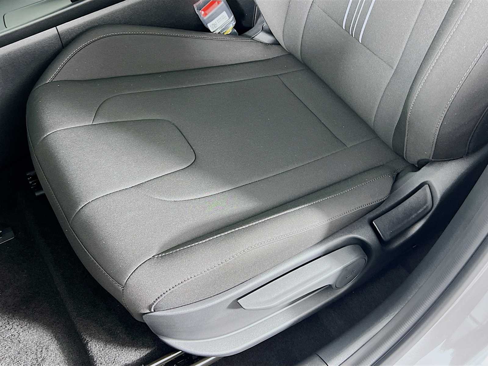 2025 Hyundai Elantra SEL Sport - Photo 16