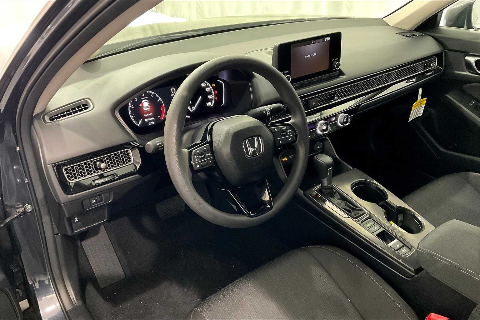 2025 Honda Civic LX - Photo 8