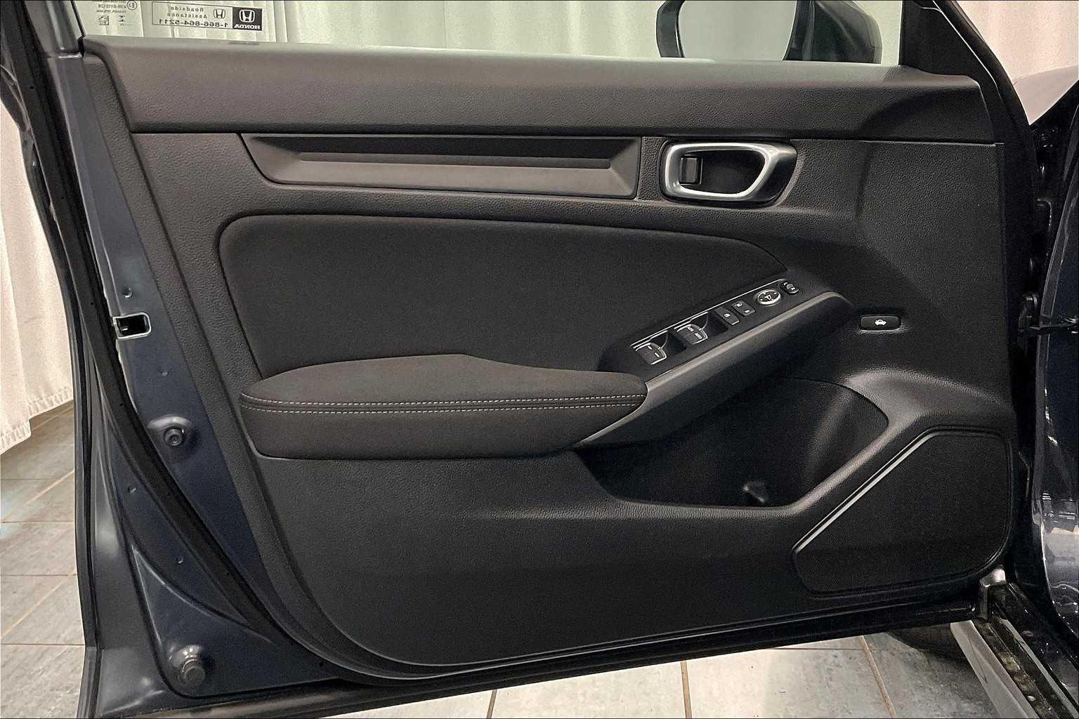 2025 Honda Civic LX - Photo 9