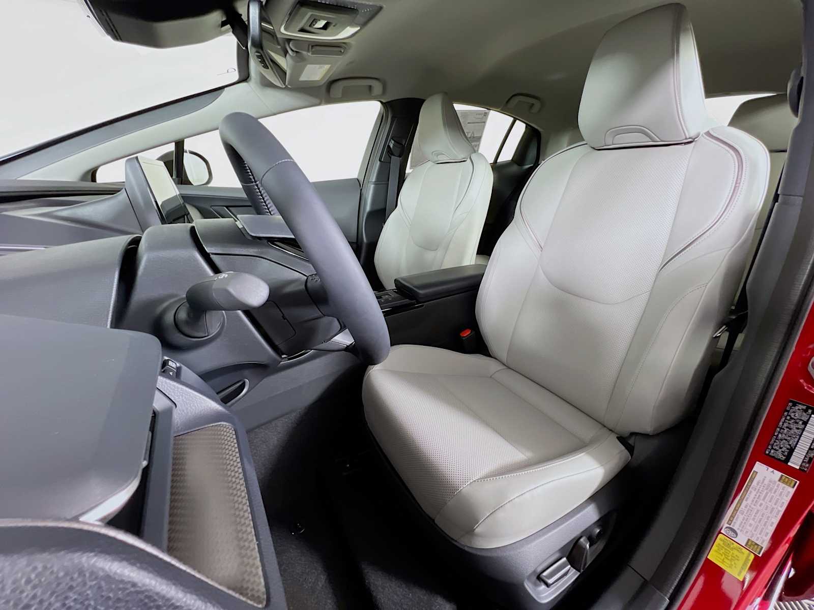 2026 Toyota Prius XLE - Photo 12