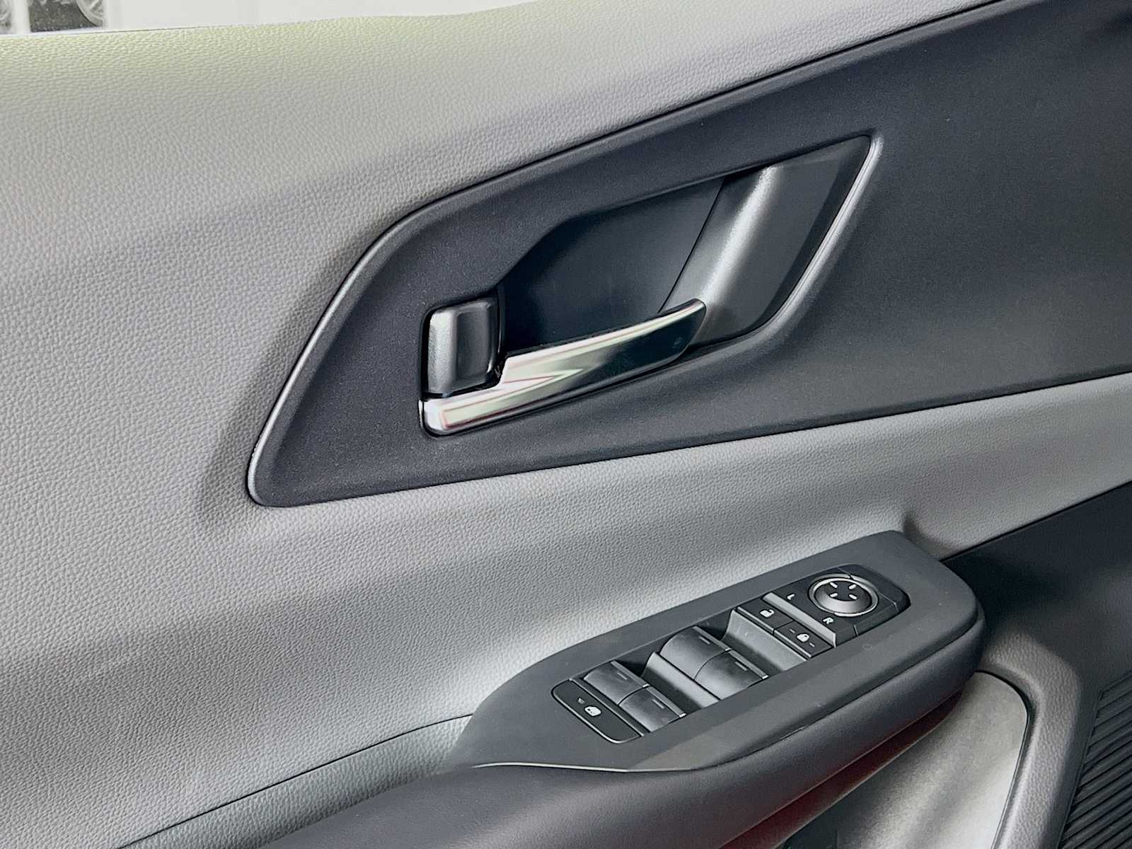 2026 Toyota Prius XLE - Photo 15