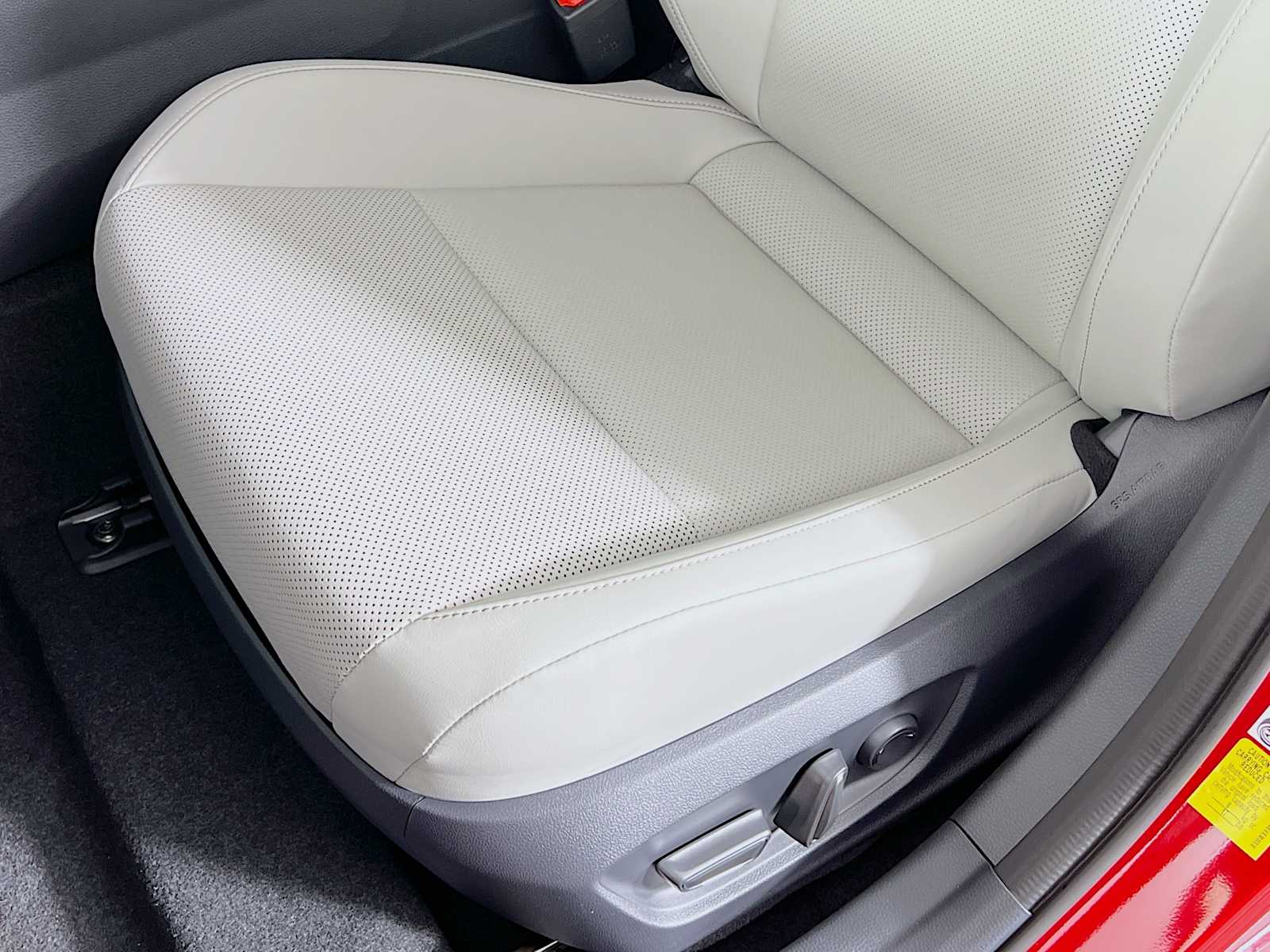 2026 Toyota Prius XLE - Photo 16