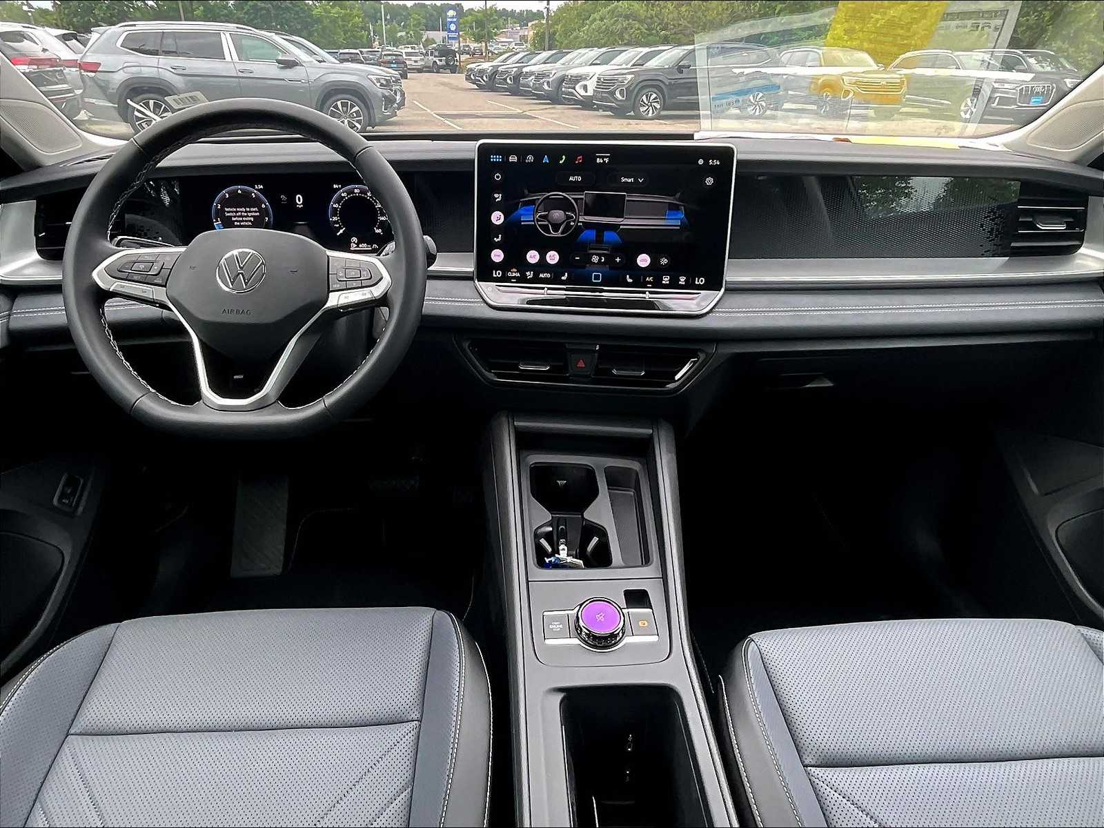 2025 Volkswagen Tiguan SE - Photo 12