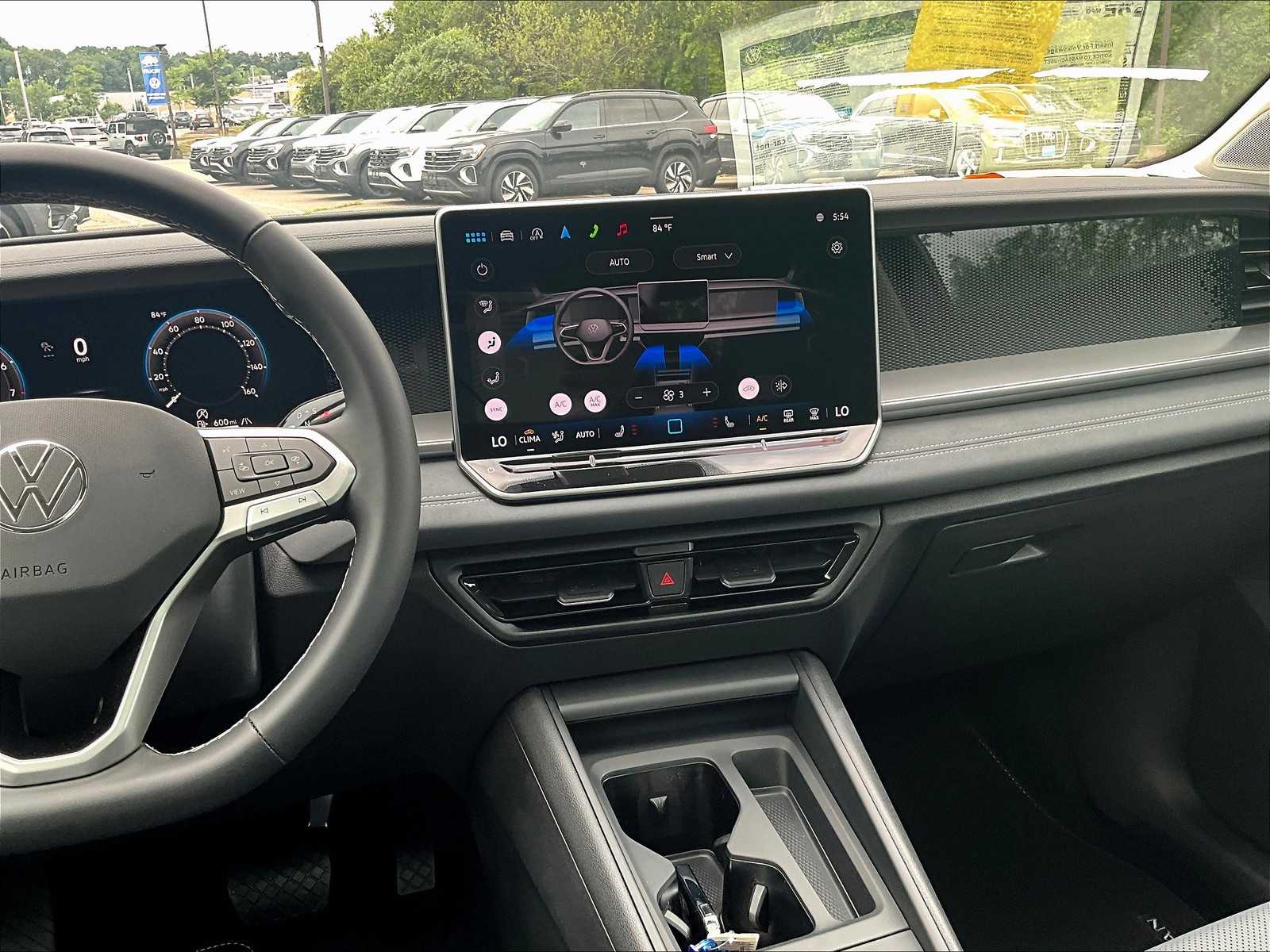 2025 Volkswagen Tiguan SE - Photo 13