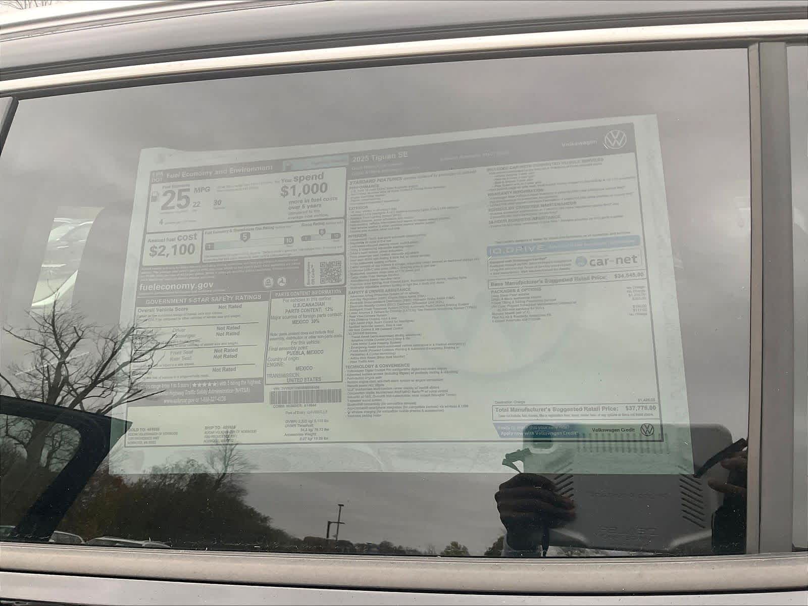 2025 Volkswagen Tiguan SE - Photo 17