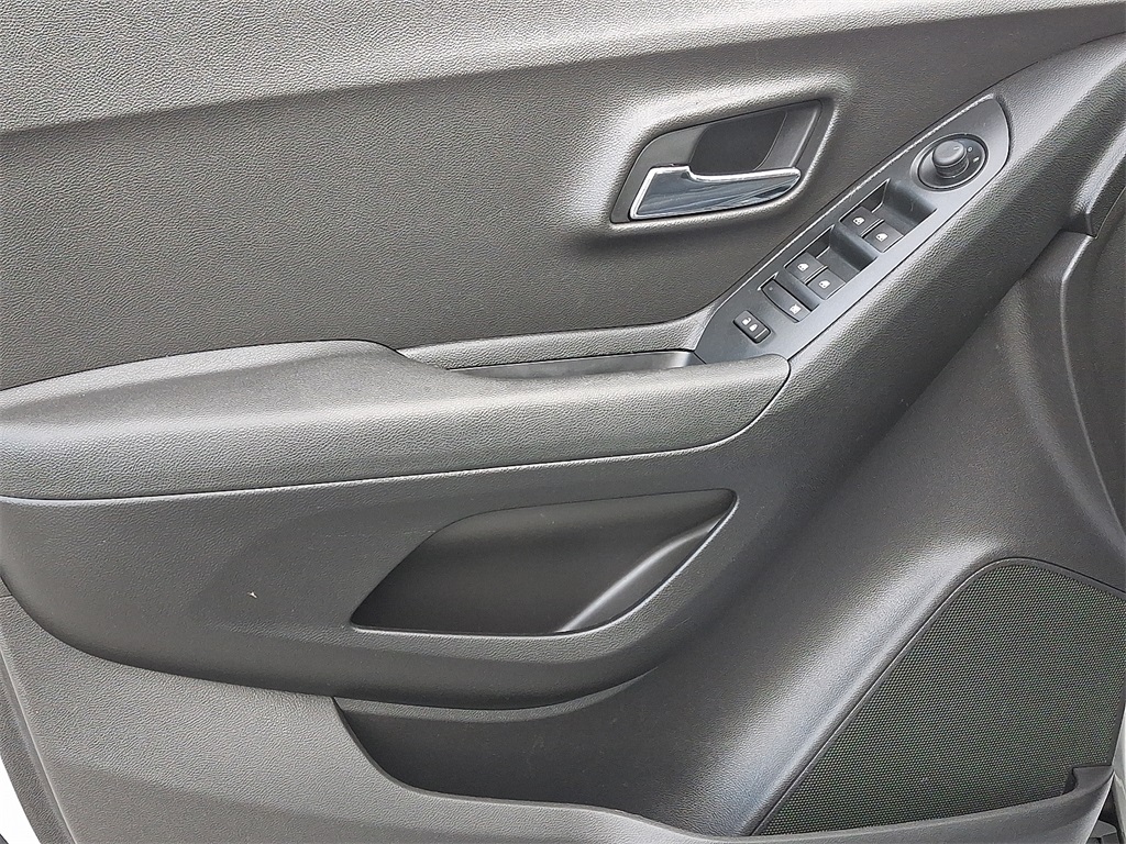 2017 Chevrolet Trax LS - Photo 13