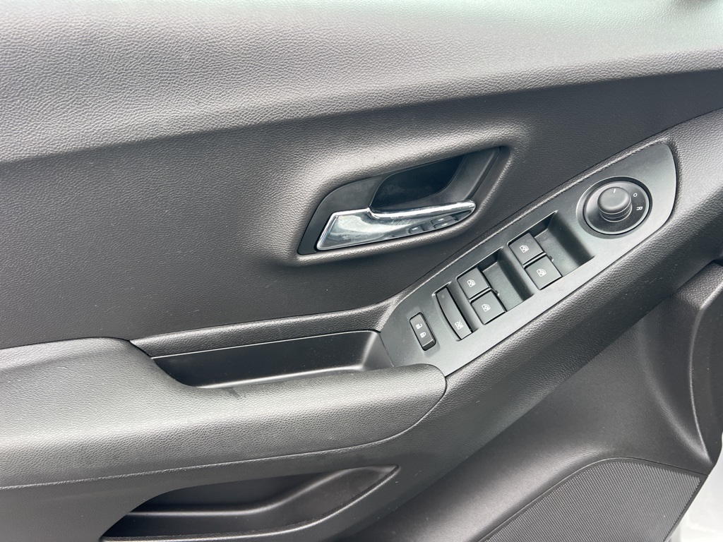 2017 Chevrolet Trax LS - Photo 10