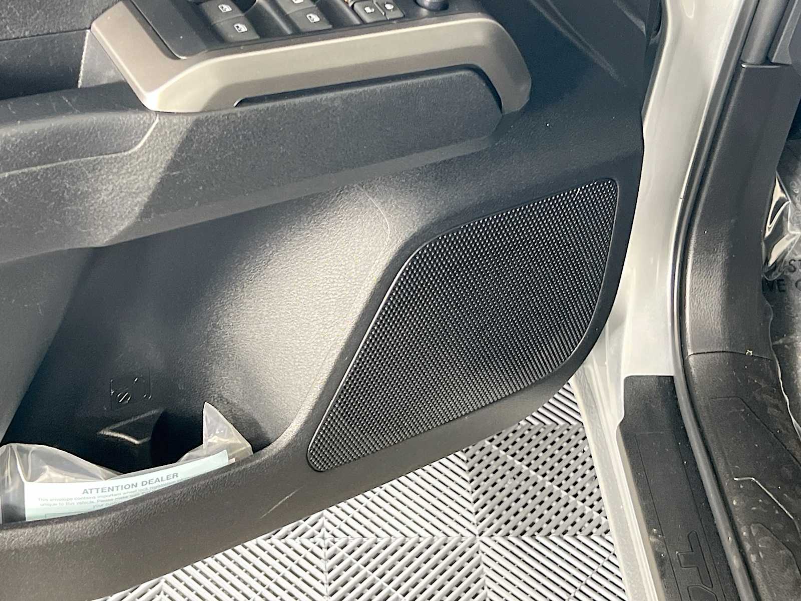 2022 Toyota Tacoma SR5 - Photo 18