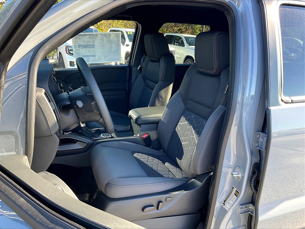 2026 Nissan Frontier SV - Photo 11