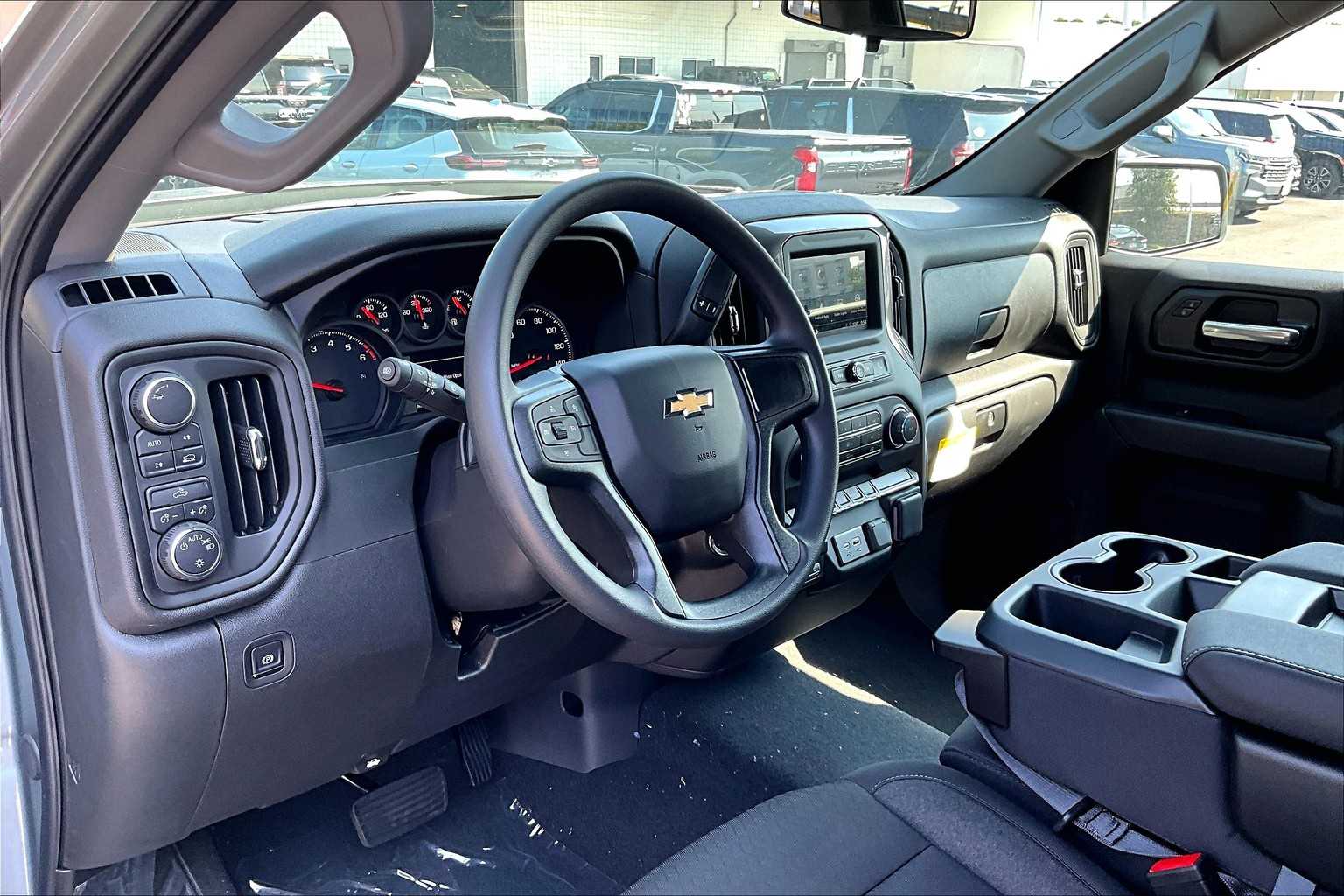 2025 Chevrolet Silverado 1500 Custom - Photo 9