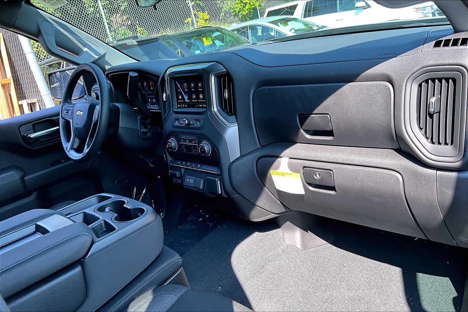 2025 Chevrolet Silverado 1500 Custom - Photo 10