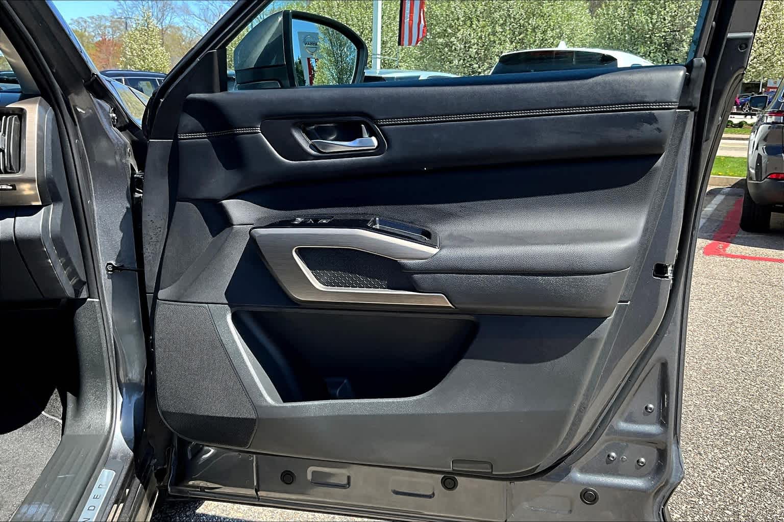 2023 Nissan Pathfinder Platinum - Photo 12