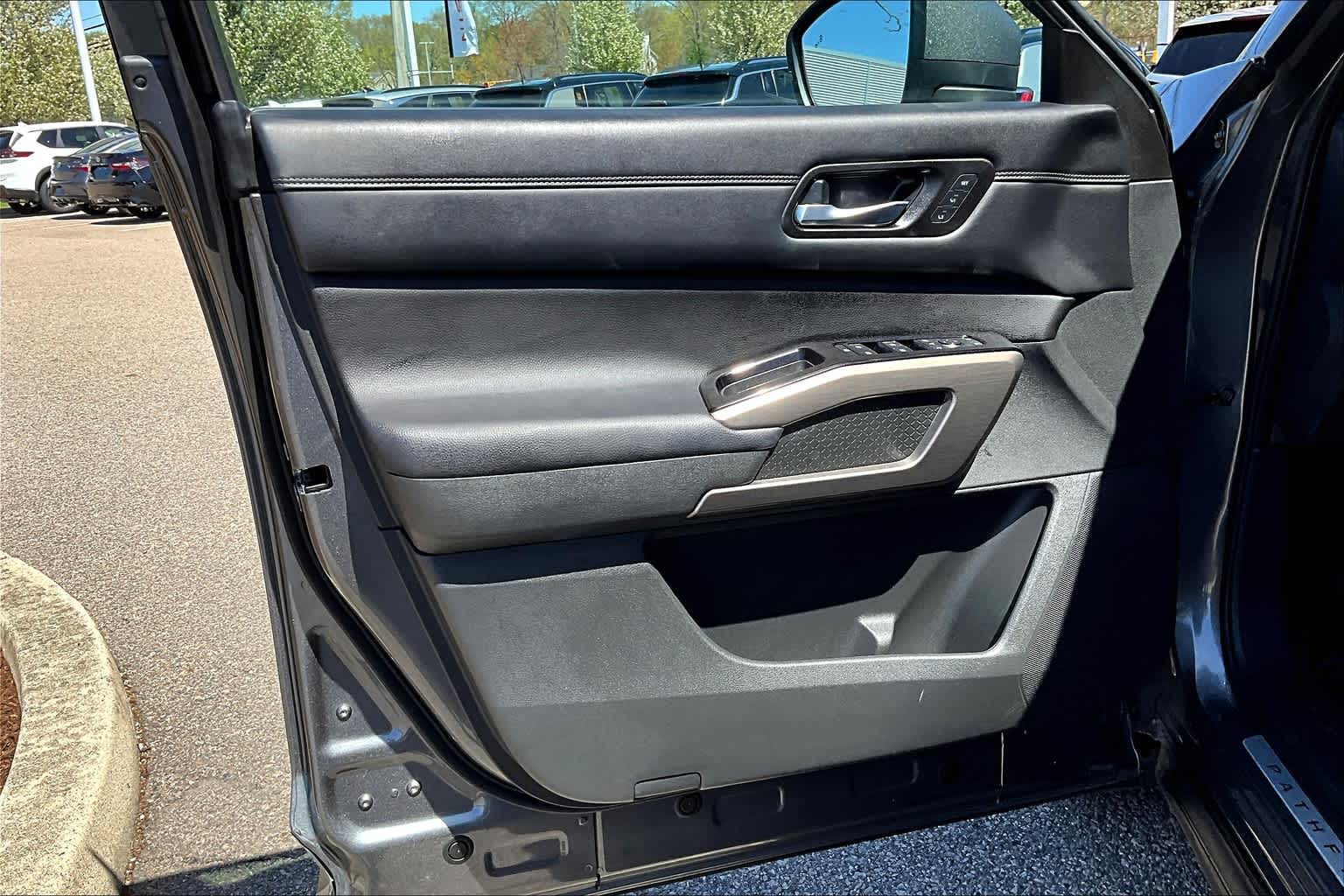 2023 Nissan Pathfinder Platinum - Photo 9