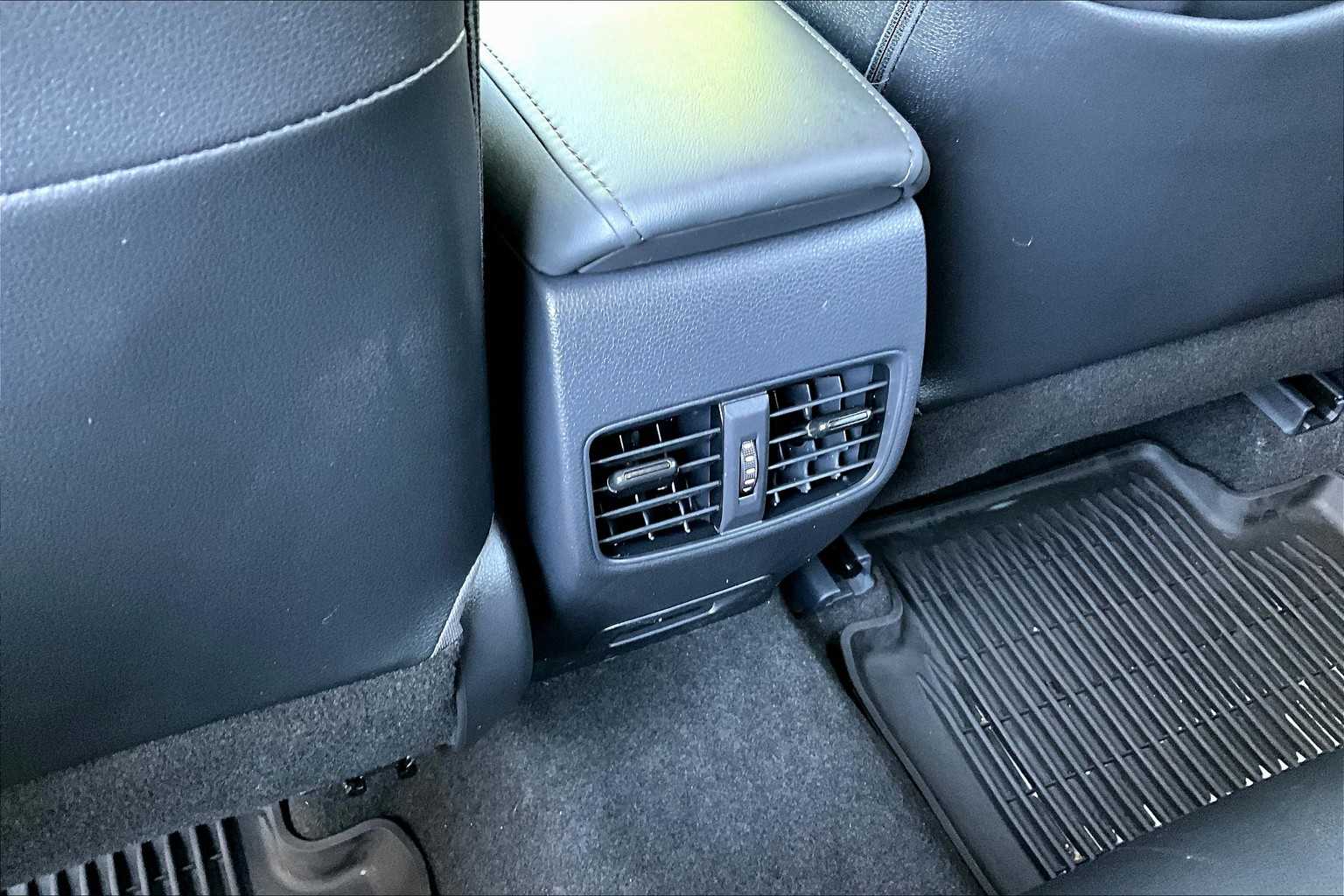 2022 Toyota Corolla Cross XLE - Photo 28
