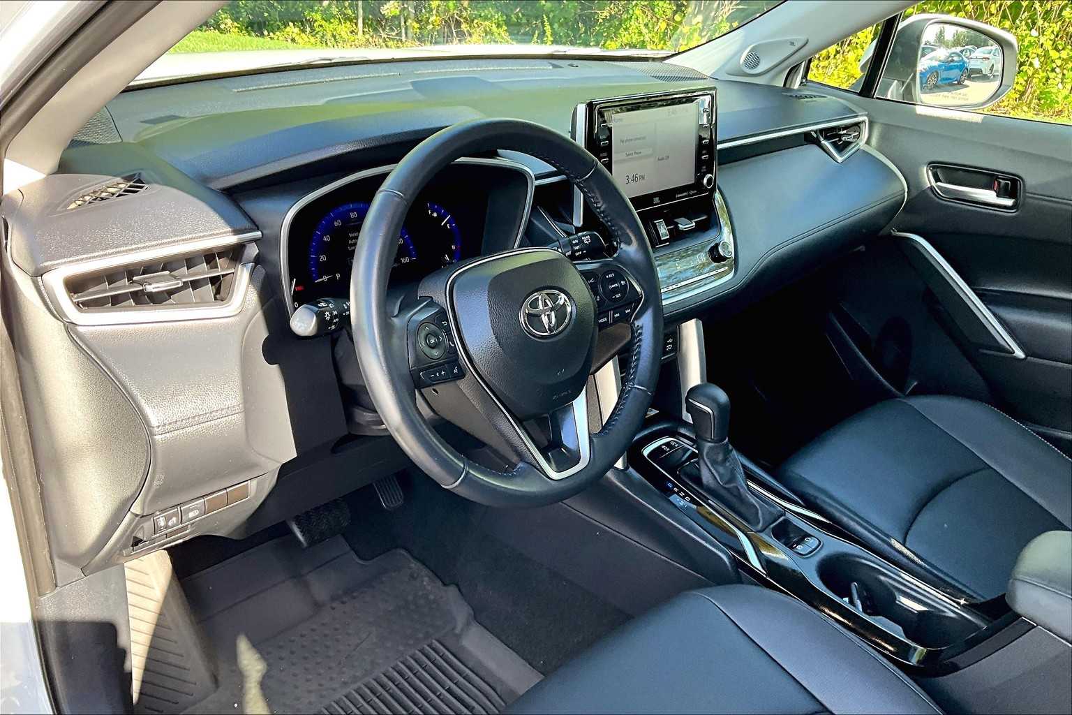 2022 Toyota Corolla Cross XLE - Photo 8