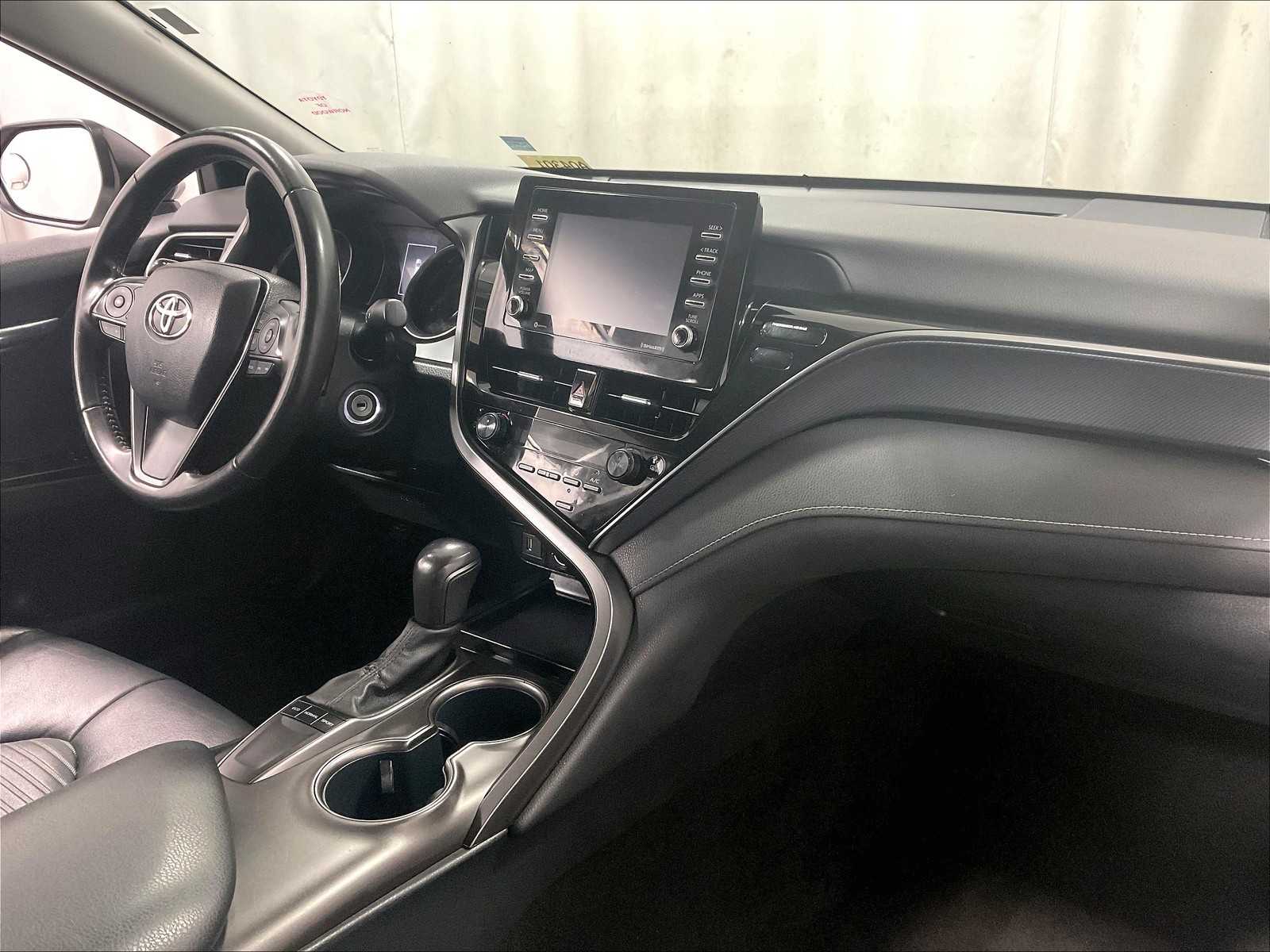 2023 Toyota Camry SE - Photo 14
