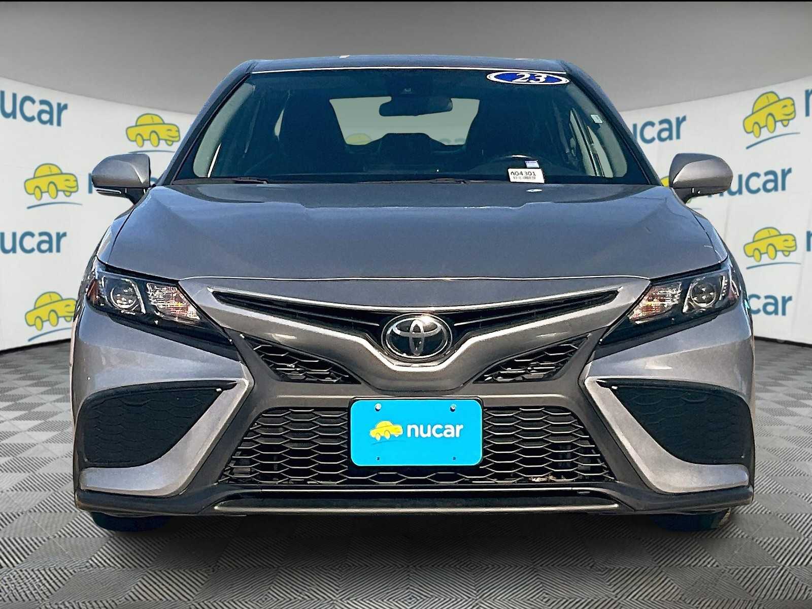 2023 Toyota Camry SE - Photo 2