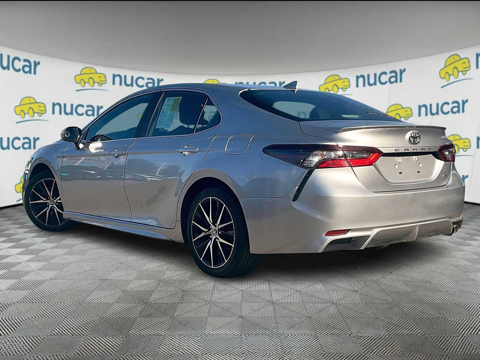 2023 Toyota Camry SE - Photo 4