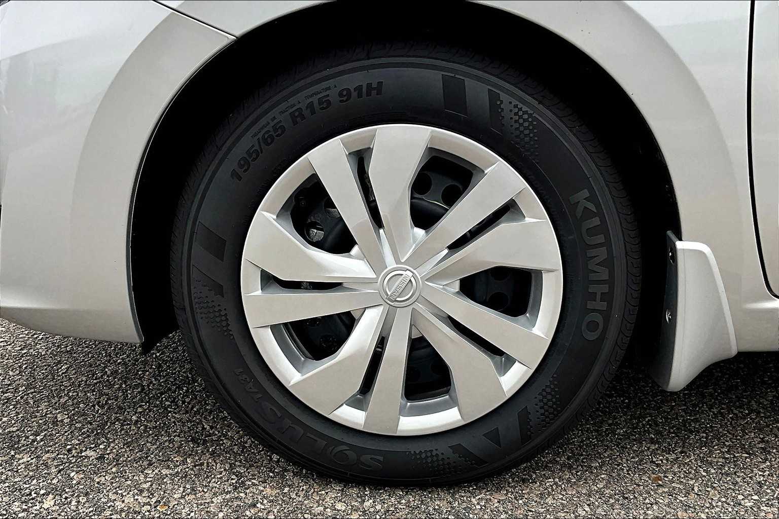 2025 Nissan Versa S - Photo 8