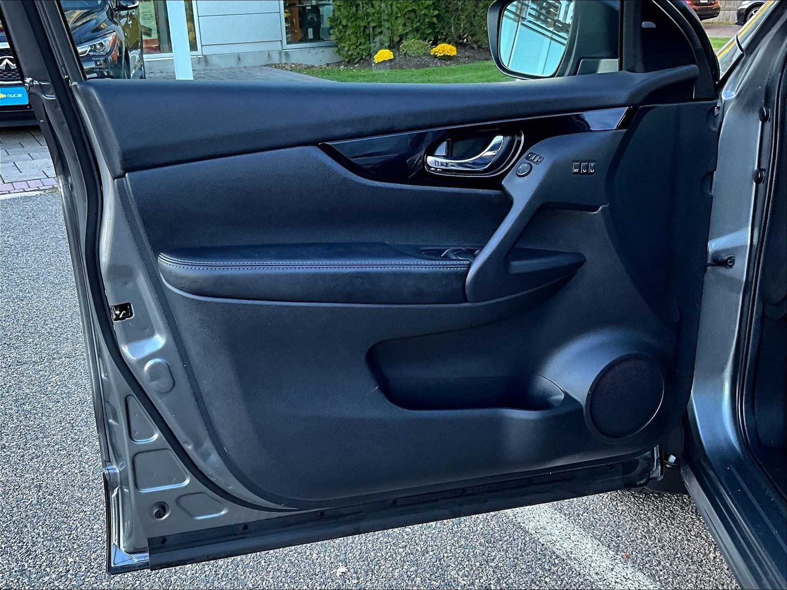 2021 Nissan Rogue Sport SL - Photo 9