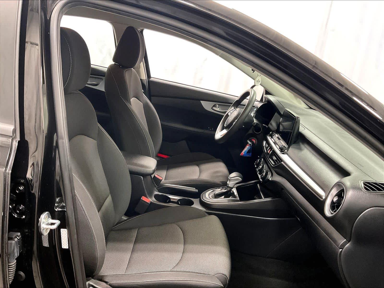 2023 Kia Forte LXS - Photo 11