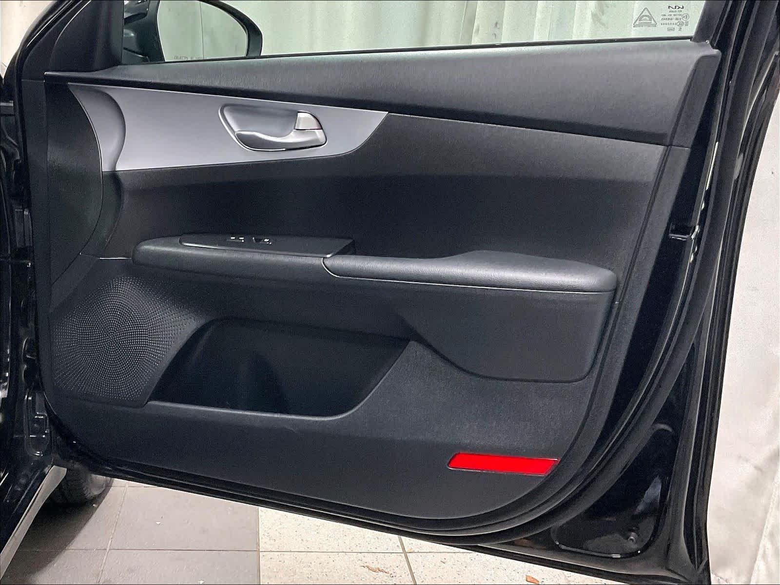 2023 Kia Forte LXS - Photo 12