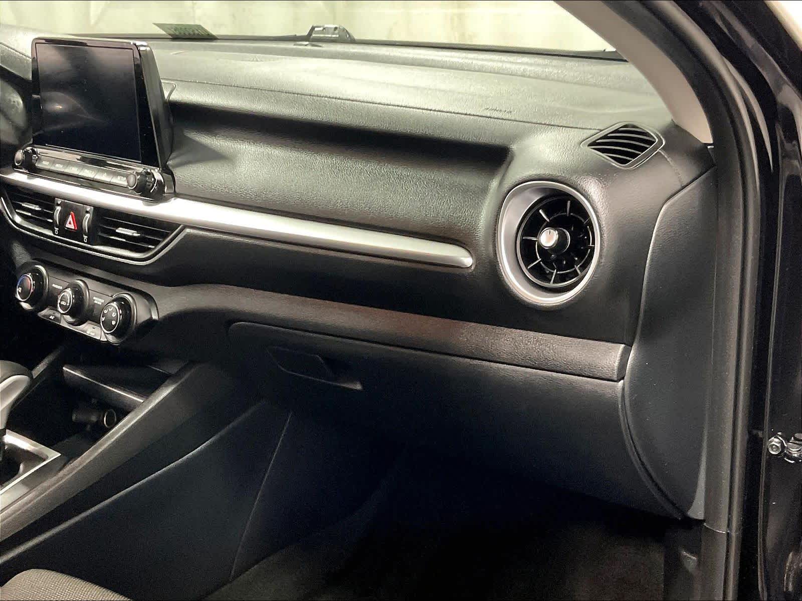 2023 Kia Forte LXS - Photo 13