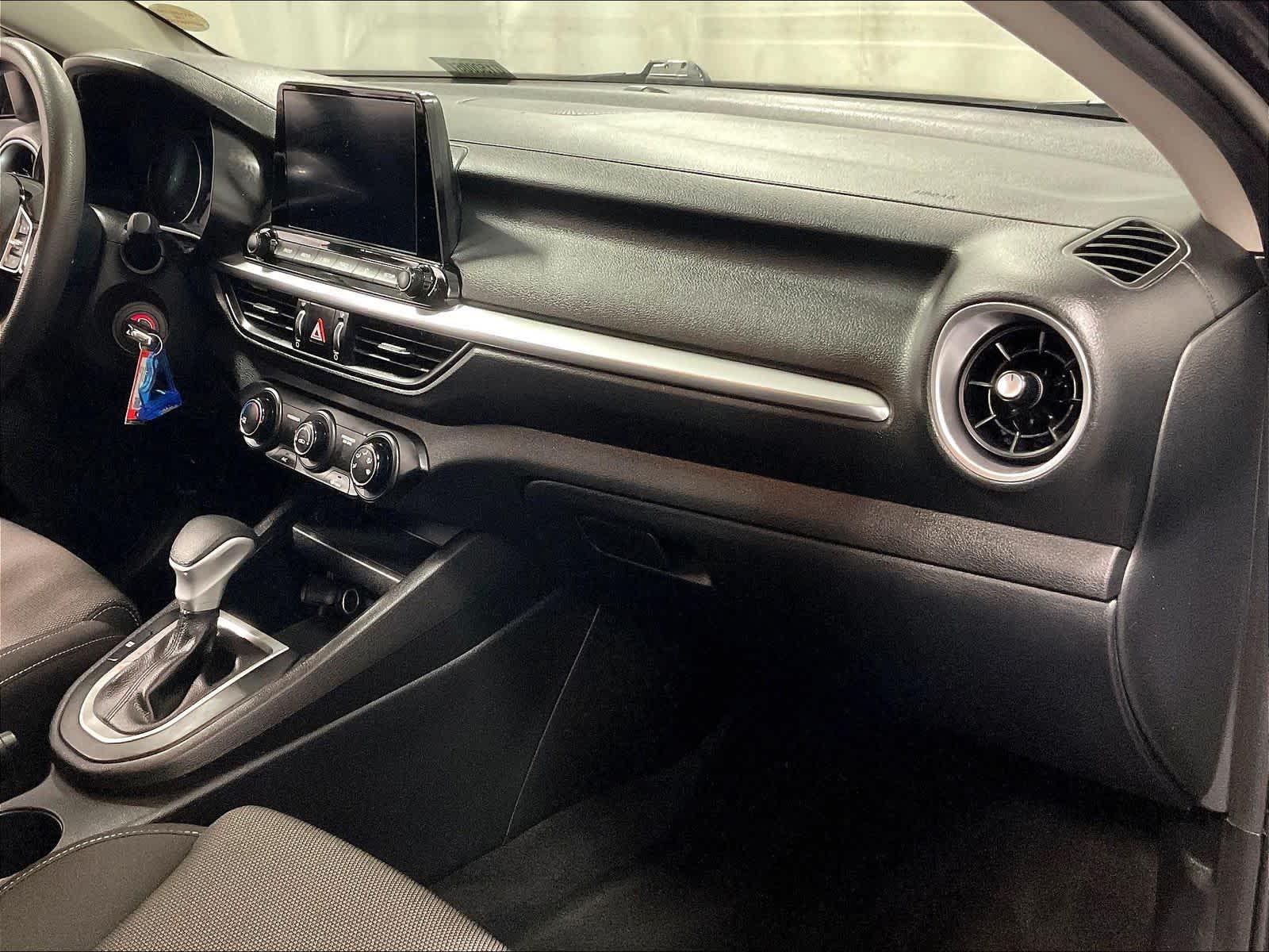 2023 Kia Forte LXS - Photo 14