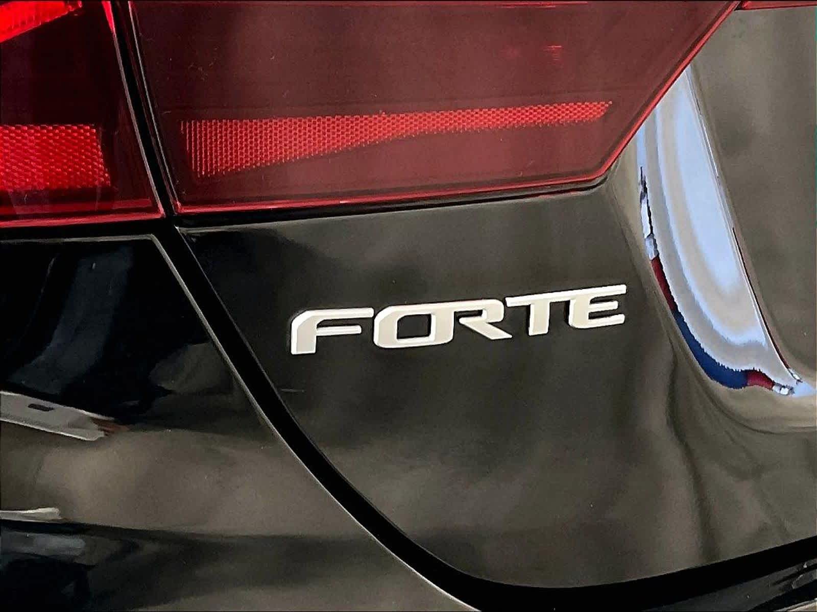 2023 Kia Forte LXS - Photo 28